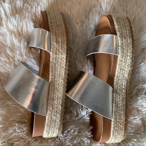 X23 Metallic Silver Platform Sandal | NW - Picture 3 of 4